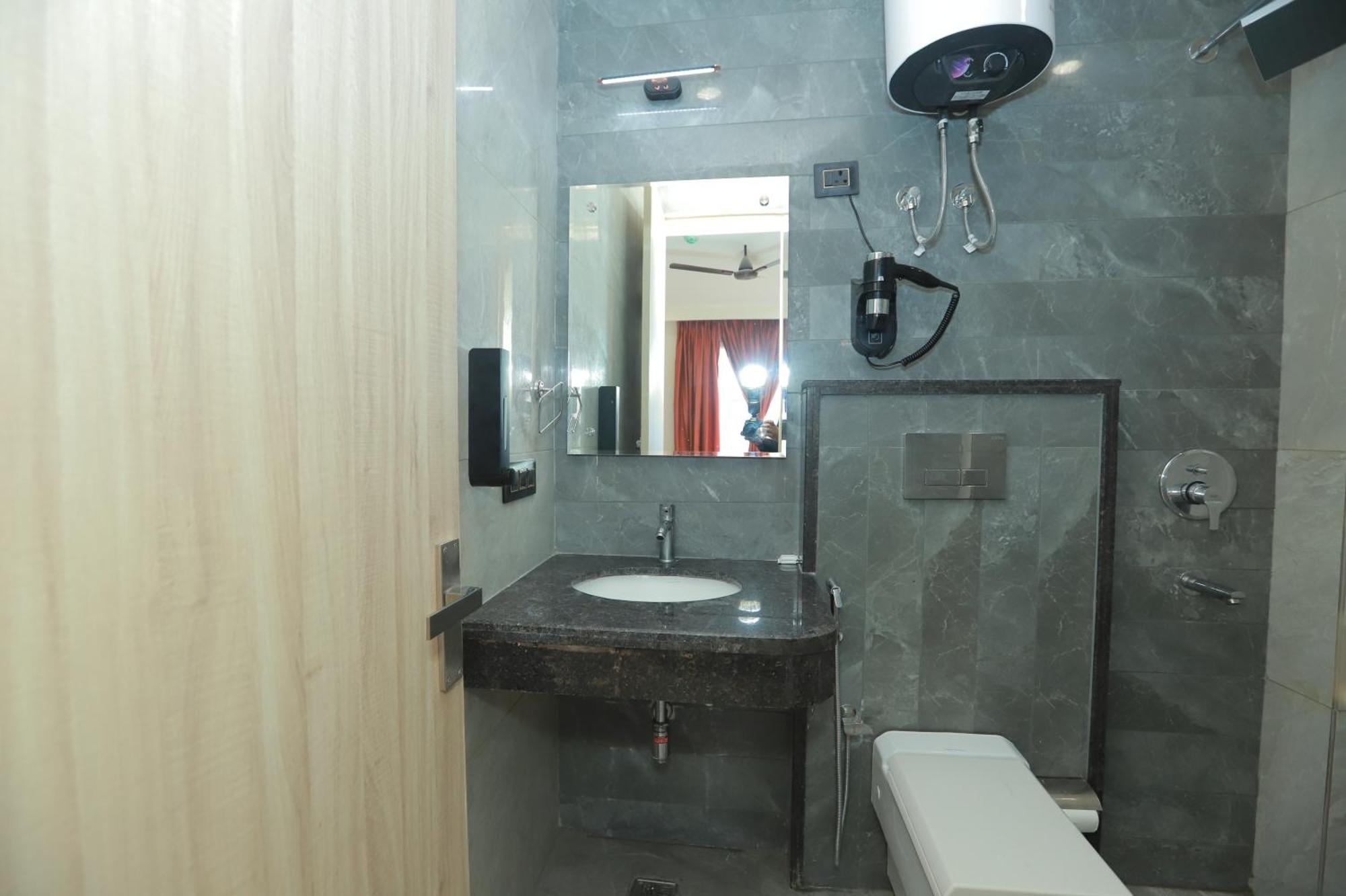 Zed Hotel - Delhi International Airport New Delhi Exterior photo